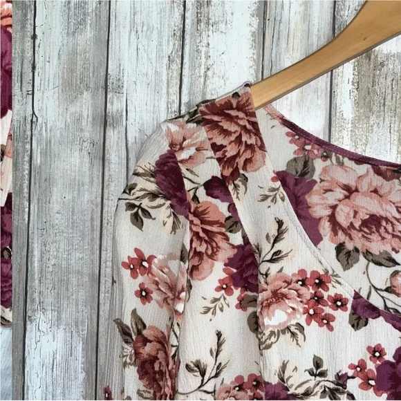 Torrid Fit & Flare Floral Crinkle Gauze Blouse Cream & Red Rayon Size 0X - Picture 4 of 6